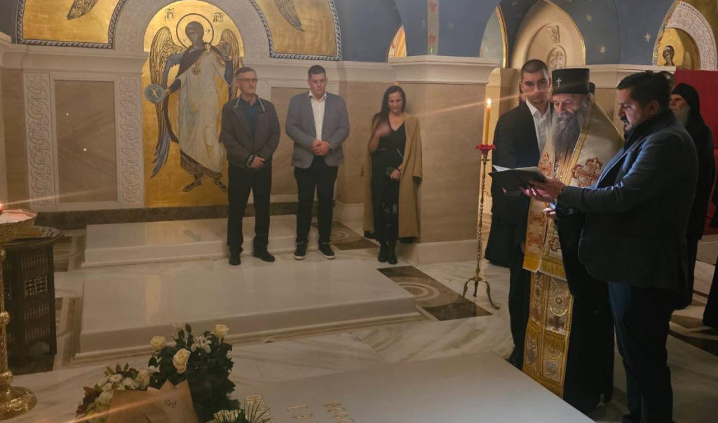 Светејши Порфирије: Верујемо да се патријарх Иринеј пред престолом Господњим моли за нашу слогу, мир и јединство