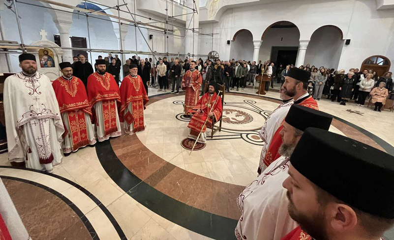 Владика Максим богослужио у Светосавском храму у Краљеву