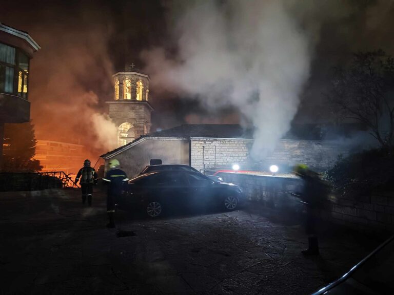 Πυρκαγιά στον Μητροπολιτικό Ναό Αγίου Αθανασίου Ιωαννίνων – Προκλήθηκαν ζημιές (ΦΩΤΟ+ΒΙΝΤΕΟ)