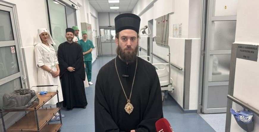 Владика Петар посетио Клинику за кардиохирургију у Клиничком центру Србије