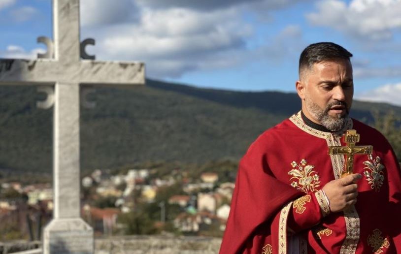 80 година од невиног страдања у Боки, отац Миајло Бацковић поручио: Жртвена љубав је највећа мјера људског достојанства