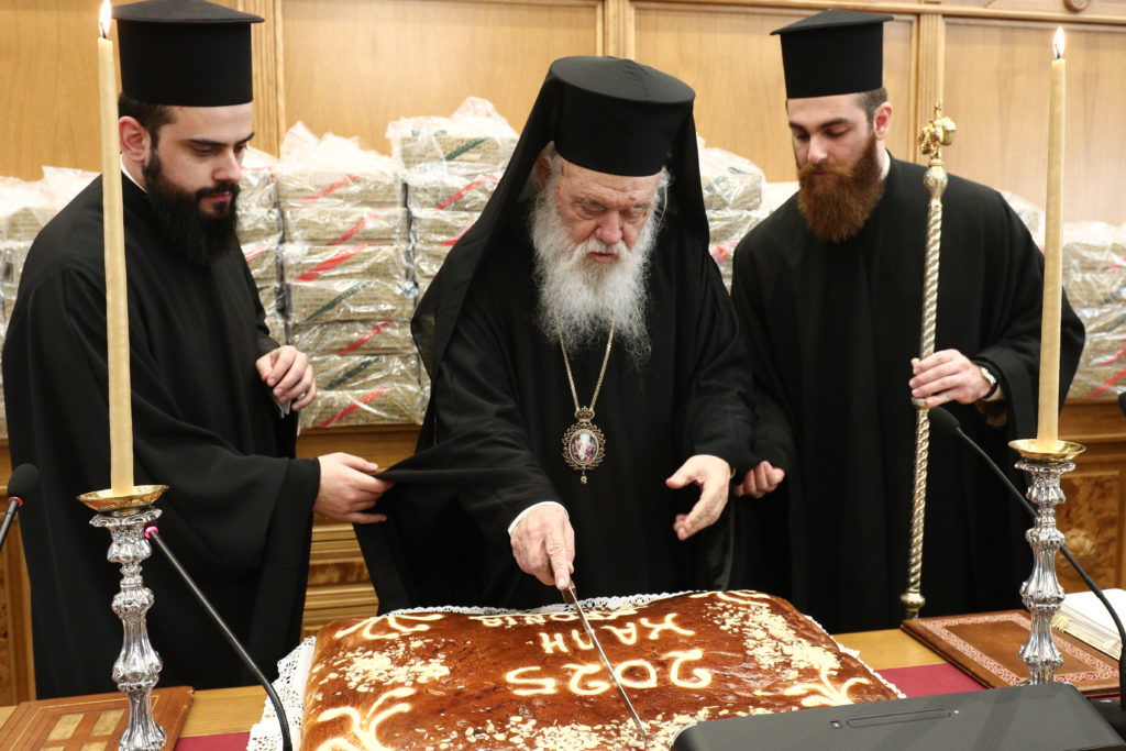 Αρχιεπίσκοπος από Ιερά Σύνοδο: “Προσευχόμαστε το ανατέλλον έτος να ειρηνεύσουν όλοι οι χειμαζόμενοι τόποι”