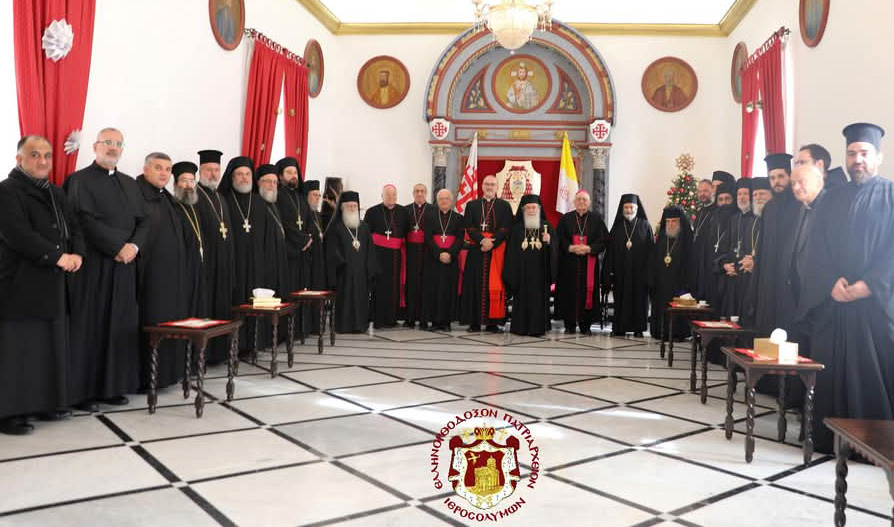 Патријарх Теофил: У тами рата свет тражи светлост наде која сија из Витлејемске пећине