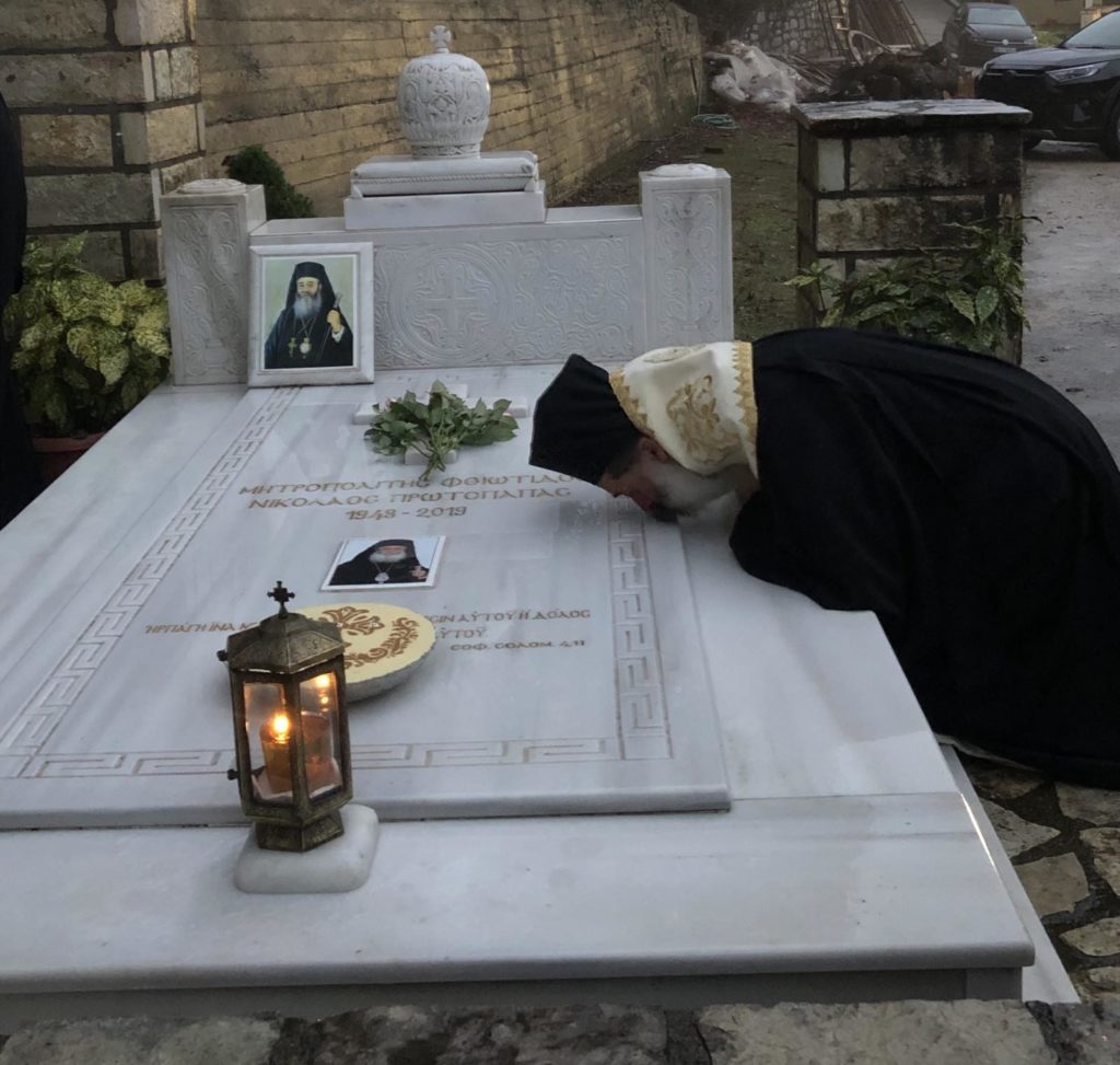 Φθιώτιδος Συμεών: «Η μνήμη των προκατόχων μας είναι μια διαρκής βίωση του μυστηρίου της Αγίας Πεντηκοστής»