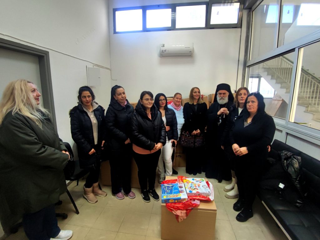 Διανομή Βοήθειας εν όψει των Εορτών των Χριστουγέννων στον Σύλλογο Μονογονεϊκών Οικογενειών Ξάνθης