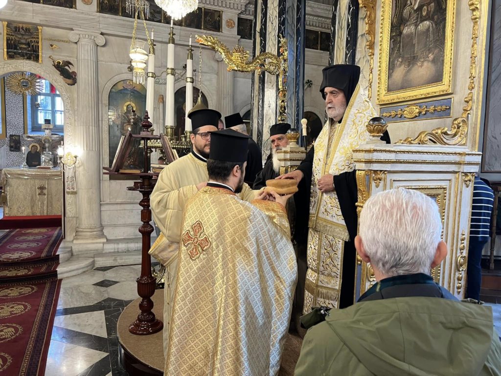 Όμιλος προσκυνητών στον Μητροπολιτικό Ναό Αγίας Παρασκευής Θεραπείων