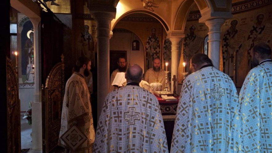 Владика Петар богослужио у параклису на Православном богословском факултету у Београду