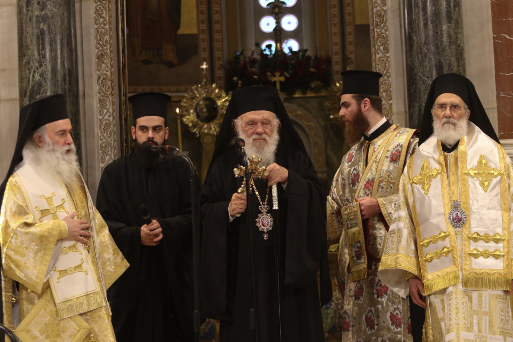 Mήνυμα Αρχιεπισκόπου Ιερωνύμου για συνεργασία και κοινή προσπάθεια – Η Θεία Λειτουργία των Χριστουγέννων στη Μητρόπολη Αθηνών