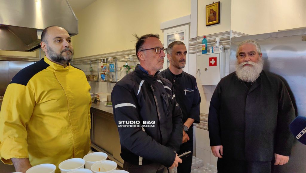 Ναύπλιο: Σπουδαστές και εκπαιδευτές της Τουριστικής Σχολής Άργους μαγείρεψαν στο “Συσσίτιο της αγάπης”
