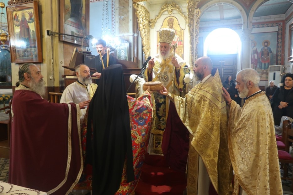 Αρχιερατική Θεία Λειτουργία στον επί του λόφου του Βροντάδου Ι.Ν. Αναστάσεως του Σωτήρος