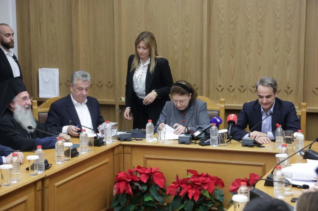 Κρήτης Ευγένιος και Πρωθυπουργός στην υπογραφή σύμβασης για την αποκατάσταση του Ι.Μ.Ν. Αγίου Μηνά