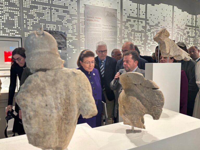 Αίγιο: Ο Μητροπολίτης Καλαβρύτων και η Λίνα Μενδώνη στα εγκαίνια της επέκτασης της Μόνιμης Έκθεσης του Αρχαιολογικού Μουσείου