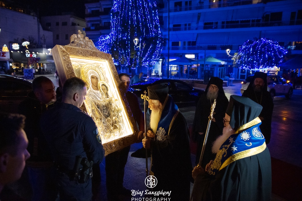 Θερμή υποδοχή της Παναγίας Σκριπούς στον Βόλο – Θηβών Γεώργιος: “Σ’ αυτήν δεόμαστε για την ειρήνη του κόσμου”