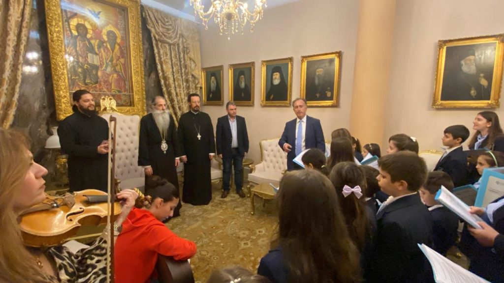 Κάλαντα και Χριστουγεννιάτικα τραγούδια στον Πειραιώς Σεραφείμ