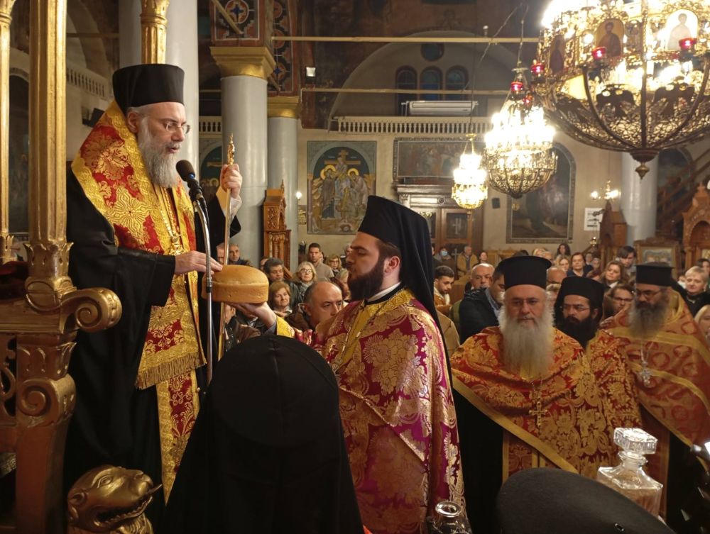 Εσπερινός προς τιμήν των Τριών Ιεραρχών στην Ιερά Μητρόπολη Τρίκκης