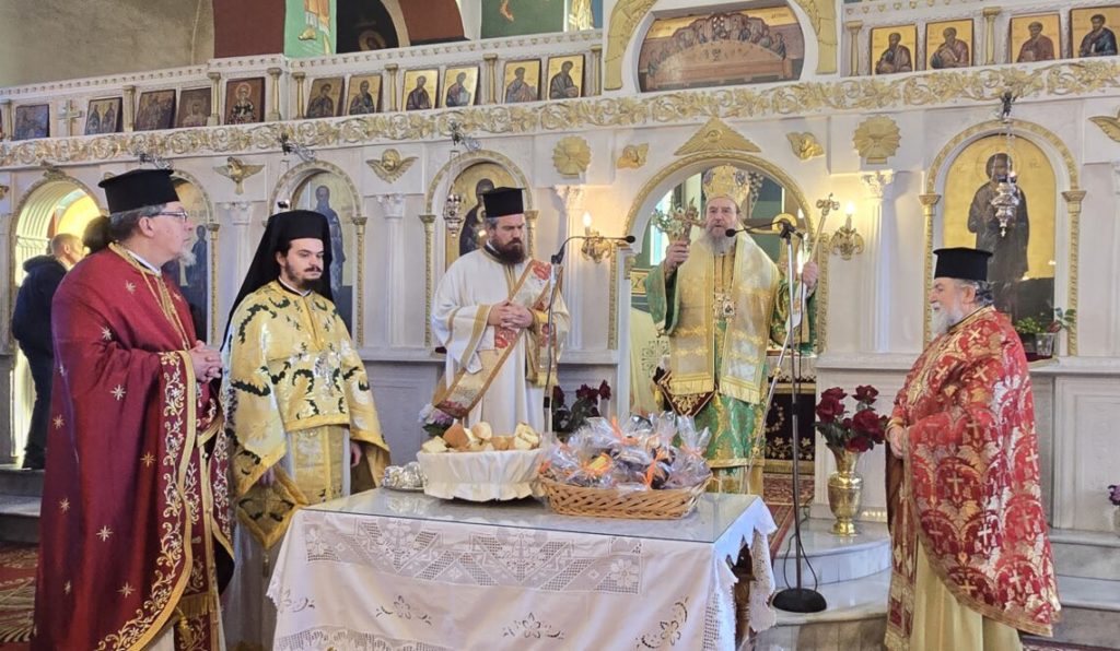 Ο Μητροπολίτης Ιερισσού στον πανηγυρίζοντα Ι.Ν. Αγίου Αθανασίου Παλαιοκάστρου