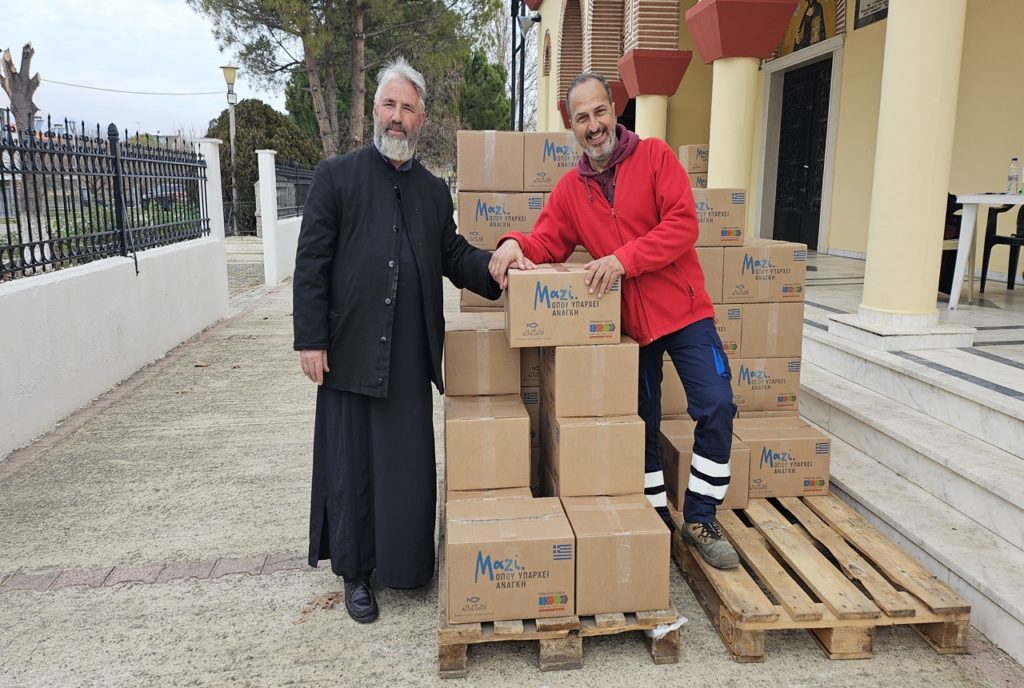 Διανομή δεμάτων και τροφίμων από την Μητρόπολη Μαρωνείας