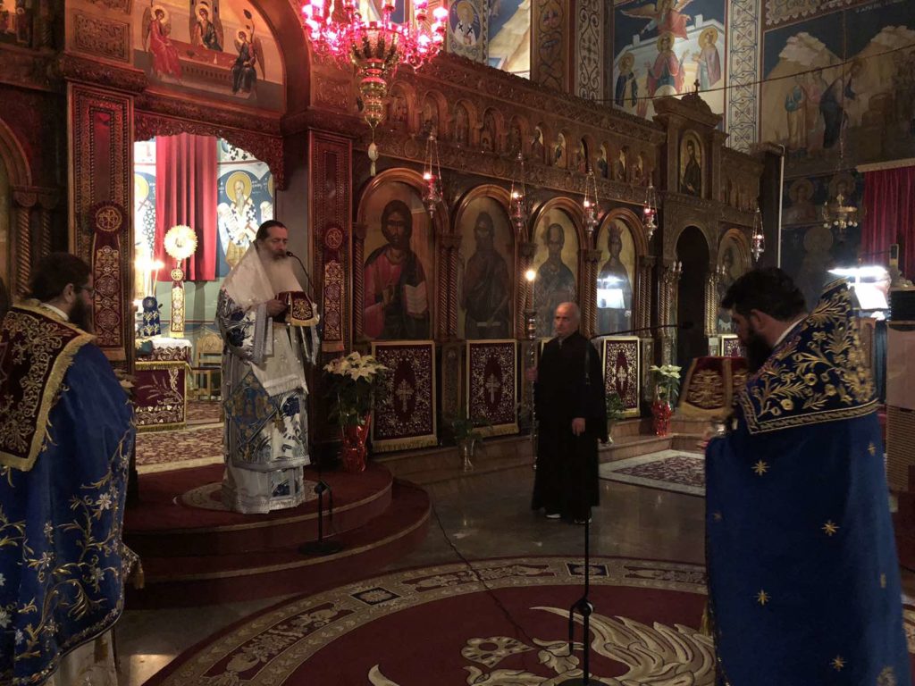 Με Αρχιερατική Αγρυπνία ξεκίνησαν τα εόρτια του Αγίου Αθανασίου στην Λαμία