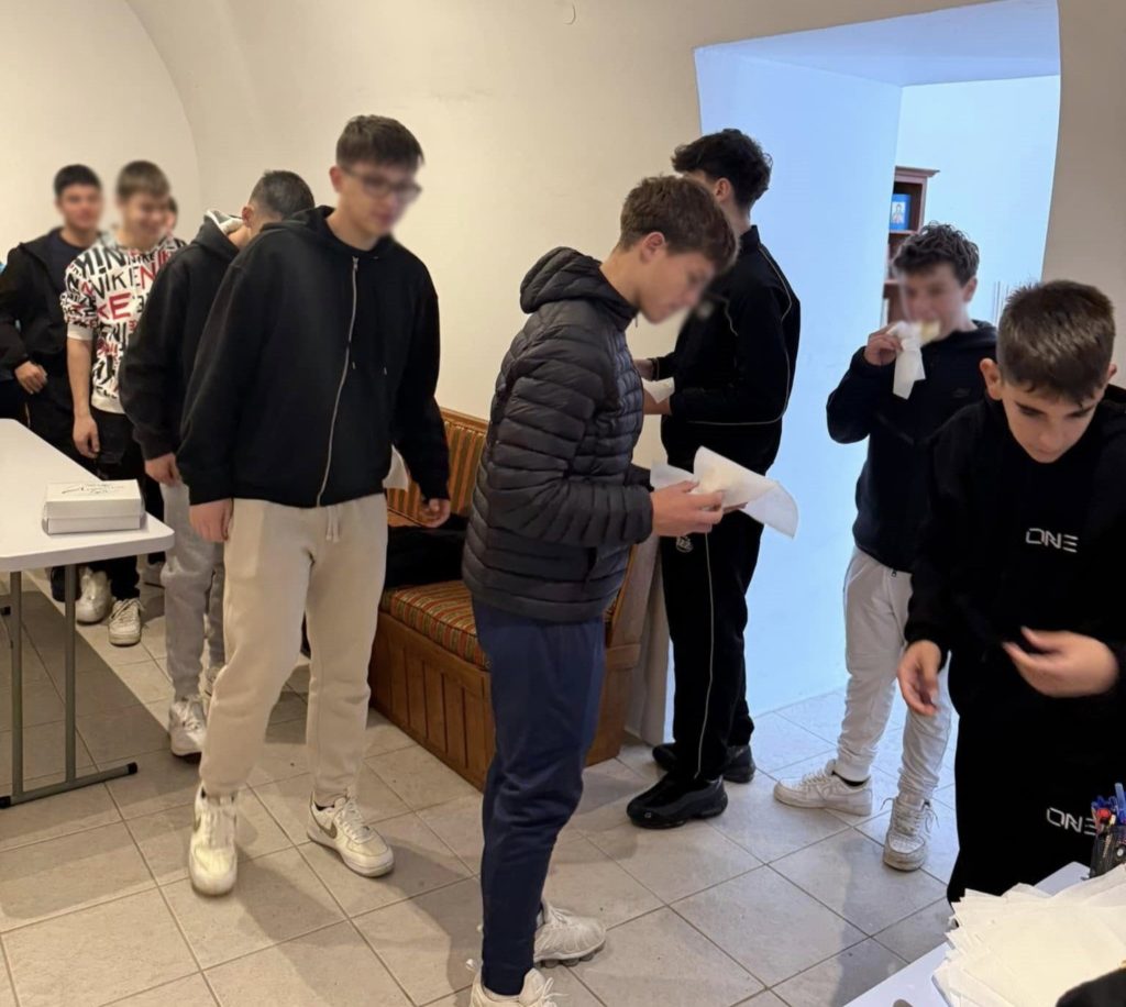 Συνάντηση νέων στη Μητρόπολη Ύδρας και κοπή Αγιοβασιλόπιτας