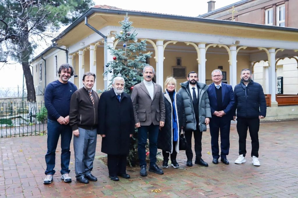 Η κοπή βασιλόπιτας στην κατασκήνωση της Παιδοπόλεως