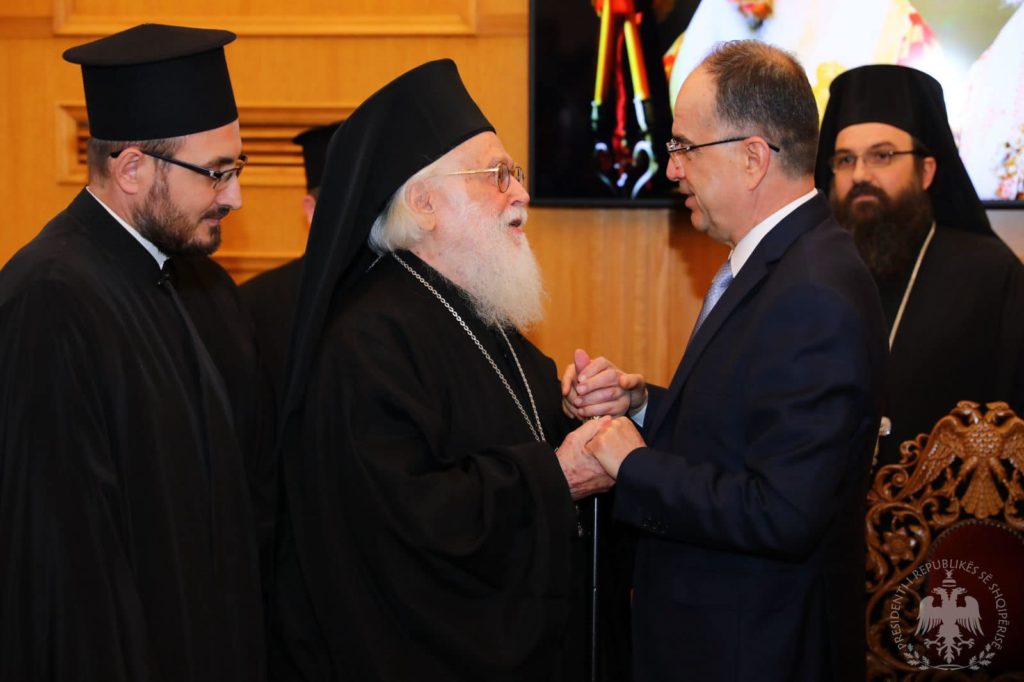 Ο Πρόεδρος της Αλβανίας για Αρχιεπίσκοπο Αναστάσιο: “Η κληρονομιά του θα παραμείνει πάντα ζωντανή στις καρδιές όσων τον τίμησαν και τον αγάπησαν”
