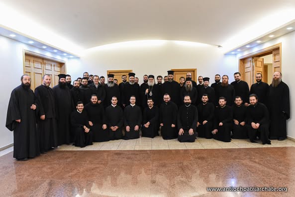 البطريرك يوحنا العاشر في لقاء مع أسرة معهد القديس يوحنا الدمشقي اللاهوتي