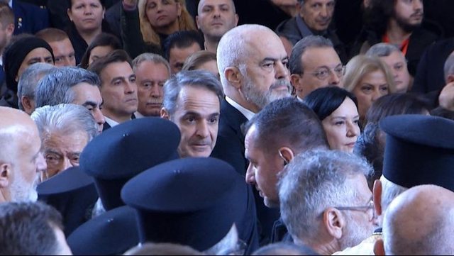 Mitsotakis merr pjesë në ceremoninë mortore të Kryepiskopit Anastas