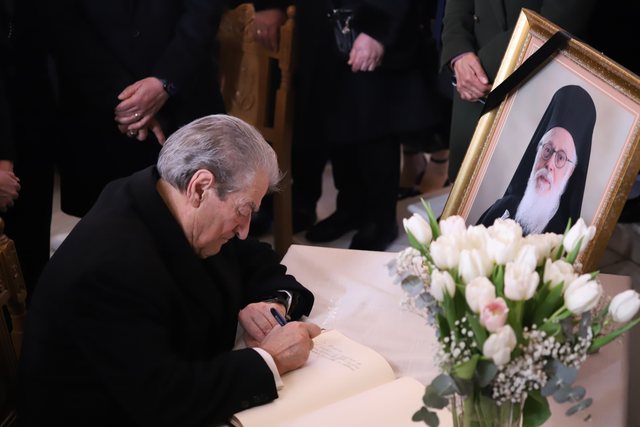 Berisha kryen homazhe në nder të Kryepiskopit Anastas