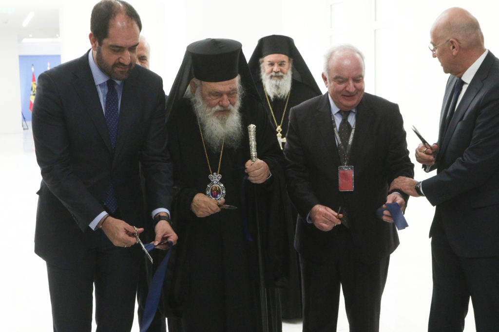 Τα εγκαίνια της ανακαινισμένης εισόδου του Υπουργείου Εθνικής Άμυνας τέλεσε ο Αρχιεπίσκοπος Ιερώνυμος