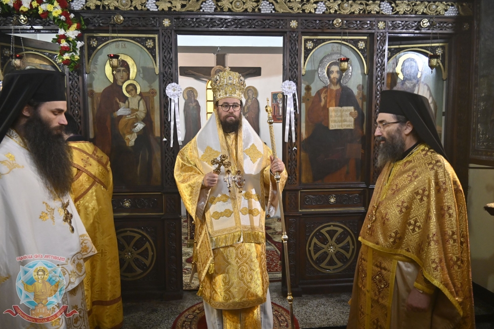 Манастирът „Св. Три светители“ край с. Чепинци тържествено отбеляза храмовия си празник