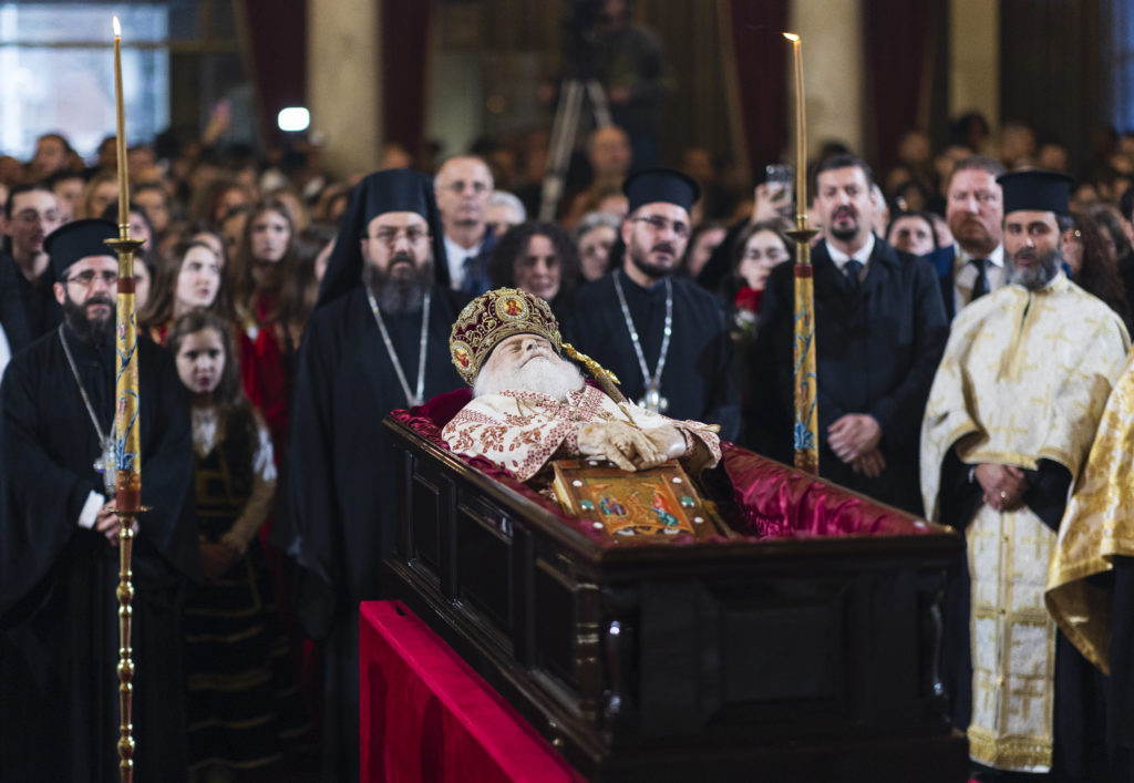 Τίρανα – Αποστολή: Η Εκκλησία της Αλβανίας και η Ορθοδοξία πενθούν για τον Αρχιεπίσκοπο κυρό Αναστάσιο – Συνεχίζεται το λαϊκό προσκύνημα