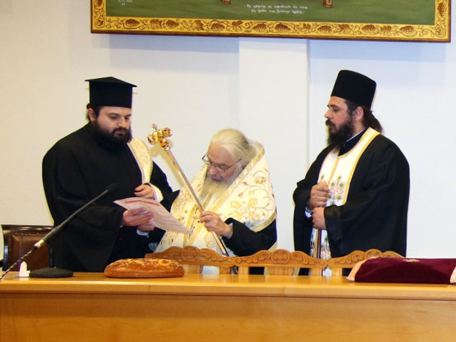 Ευλογία Βασιλόπιτας στη Σχολή ξυλογλυπτικής από τον Μητροπολίτη Εδέσσης Ιωήλ