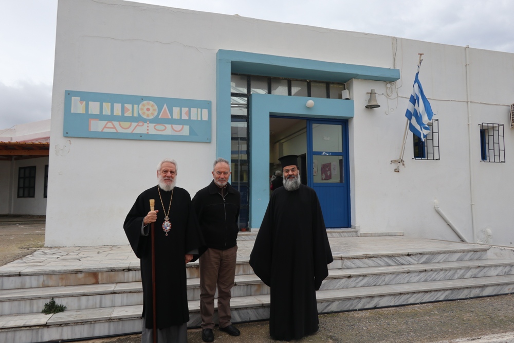 Επίσκεψη του Μητροπολίτη Σύρου στο Γυμνάσιο με τάξεις Λυκείου στο Γαύριο της Άνδρου