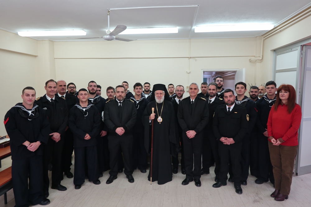 Ο Μητροπολίτης Σύρου ευλόγησε την πίτα του Αγίου Βασιλείου στην Πολεμική Ναυτική Βάση Αγκαθωπών Σύρου