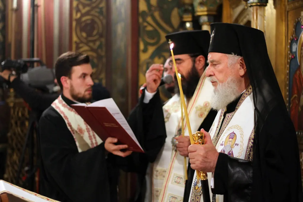 IPS Nifon ajunge la Tirana, pentru a participa la înmormântarea Arhiepiscopului Anastasie