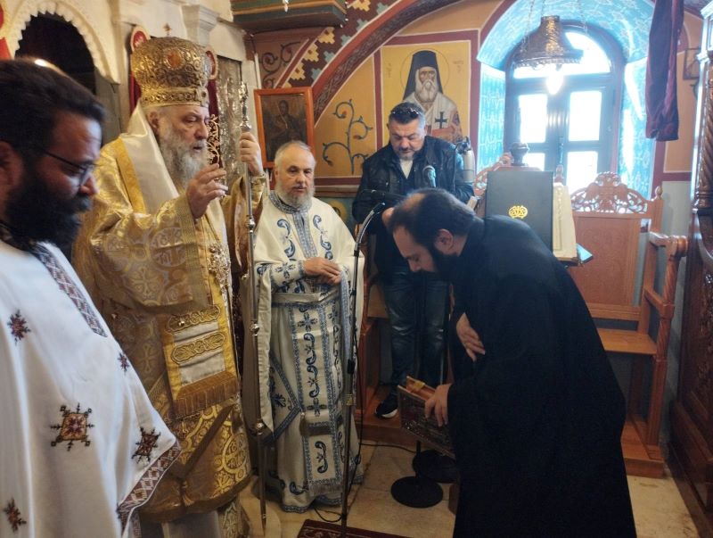 Ο Μητροπολίτης Παροναξίας στον Ι.Ν. Μεταμορφώσεως Κορωνοχωρίου