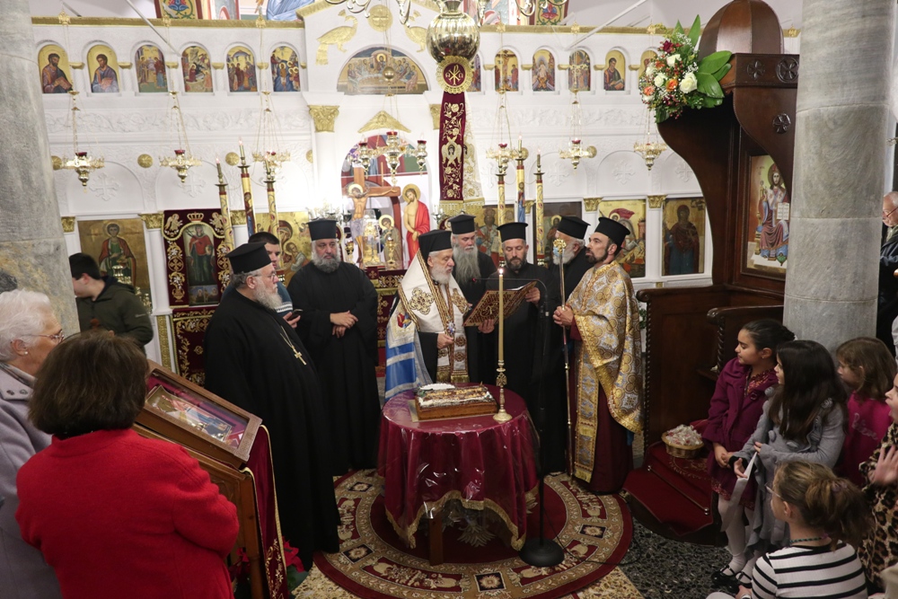 Ο Σύρου Δωρόθεος στον Εσπερινό της Αποδόσεως των Θεοφανείων στην Άνδρο παρουσία πλήθους πιστών 