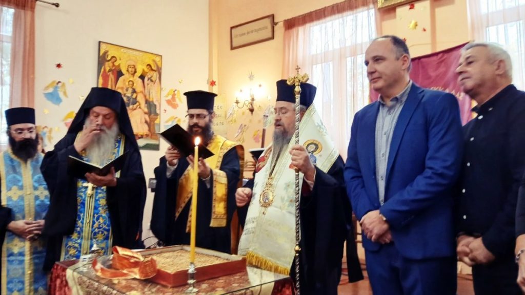 Ο Λευκάδος Θεόφιλος ευλόγησε τη Αγιοβασιλόπιτα της “Νέας Χορωδίας” 