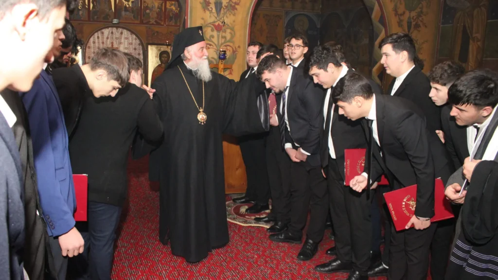 Sf. Grigorie este pentru toți un model, un părinte și un prieten, le-a spus IPS Irineu seminariștilor de la Craiova