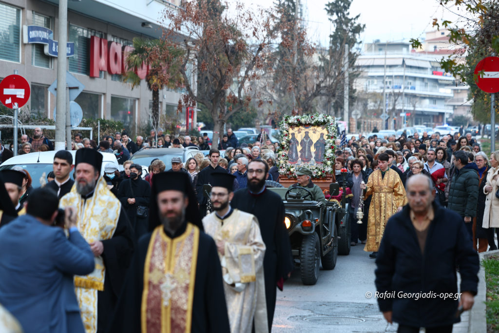 Μεγαλειώδης Λιτανεία της Εικόνας και των Λειψάνων των Τριών Αγίων Ιεραρχών στη Θεσσαλονίκη