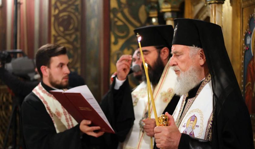 Ο Αρχιεπίσκοπος Τιργοβιστίου Νήφων εκπρόσωπος του Πατριαρχείου Ρουμανίας στην Εξόδιο Ακολουθία του Αρχιεπισκόπου Αλβανίας