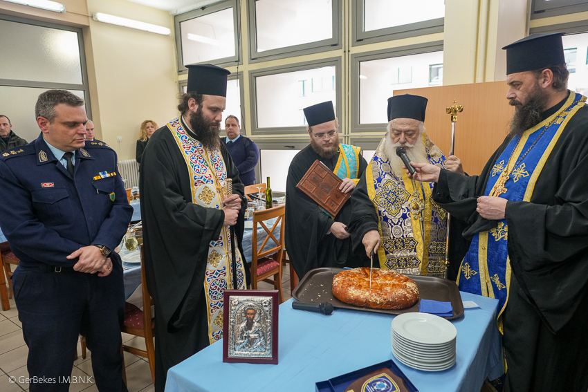Ο Μητροπολίτης Βεροίας ευλόγησε τη Βασιλόπιτα στη Σχολή Αστυνομίας στη Νάουσα
