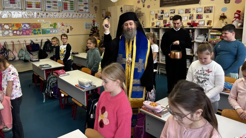 Episcopul Siluan al Ungariei a binecuvântat cu Agheasmă Mare instituțiile românești din Giula