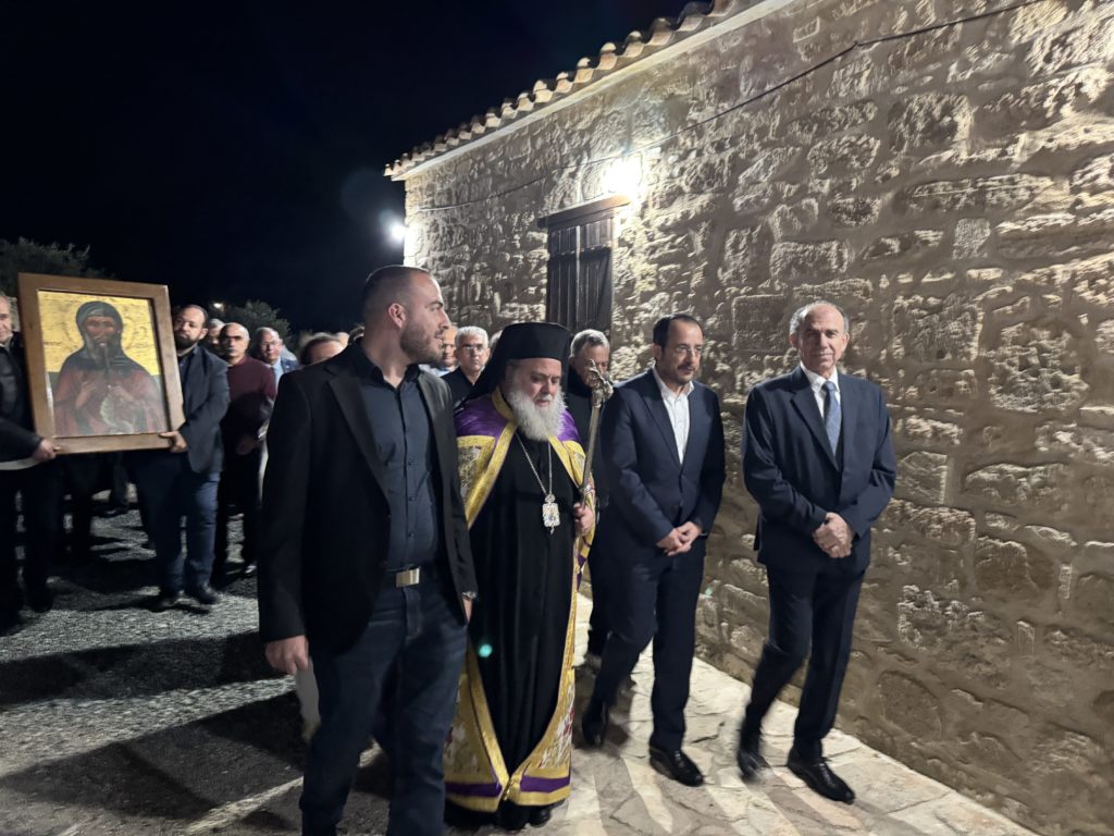 Κιτίου Νεκτάριος και Νίκος Χριστοδουλίδης στον πανηγυρίζοντα Ι.Ν. Αγίου Αντωνίου στα Κελλιά