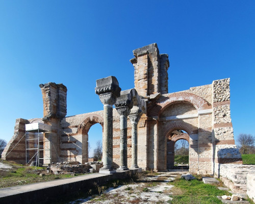 Εντυπωσιακή αναστήλωση τμήματος της Βασιλικής Β’ των Φιλίππων