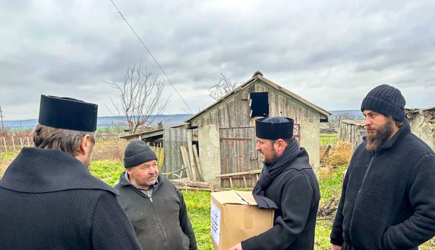 145 ηλικιωμένοι έλαβαν τρόφιμα από τη Φιλανθρωπική Ομοσπονδία του Πατριαρχείου Ρουμανίας
