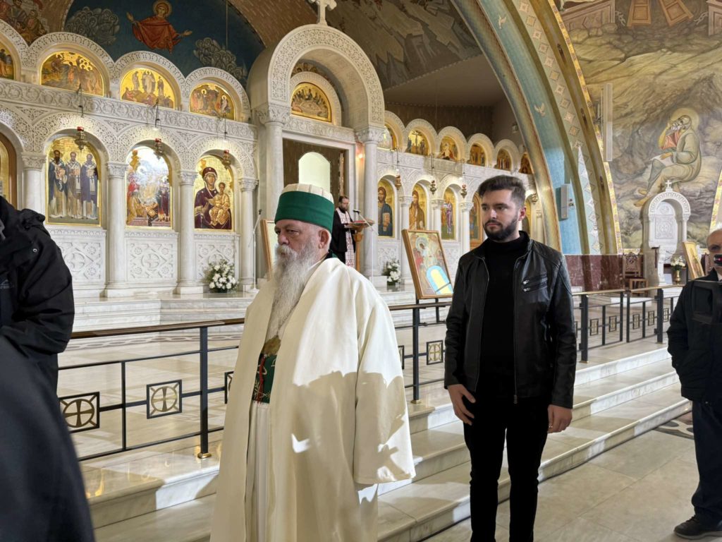 Φόρος τιμής από τον ηγέτη των Μπεκτασί στον μακαριστό Αρχιεπίσκοπο Αλβανίας (ΒΙΝΤΕΟ)