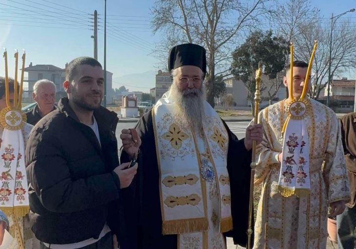 Παράδοση του αυτοκινήτου στον τυχερό της λαχειοφόρου αγοράς του Ι.Ν. Αγίου Μελετίου στην Κατερίνη