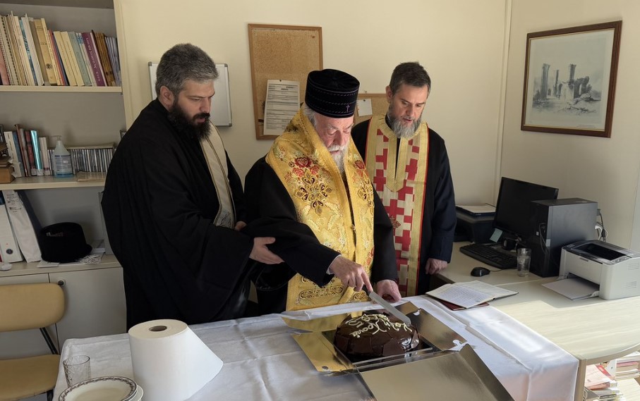 Τη βασιλόπιτα των υπαλλήλων της Δημόσιας Βιβλιοθήκης Ελευθερούπολης ευλόγησε ο Μητροπολίτης Χρυσόστομος