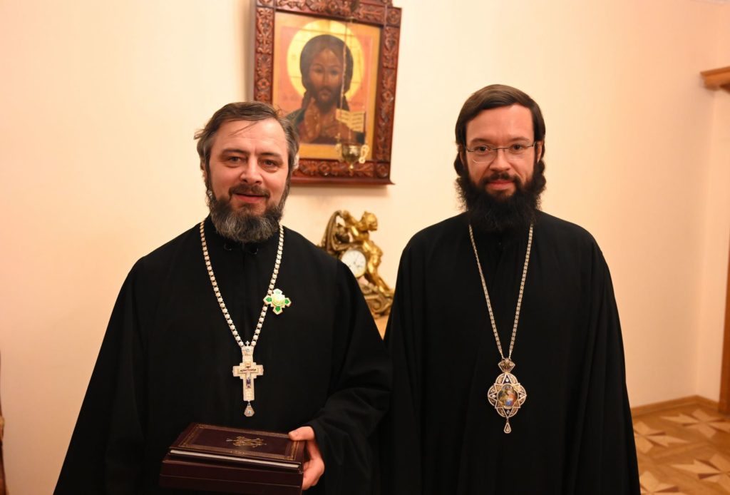 Митрополит Волоколамский Антоний вручил Патриаршие награды сотрудникам ОВЦС